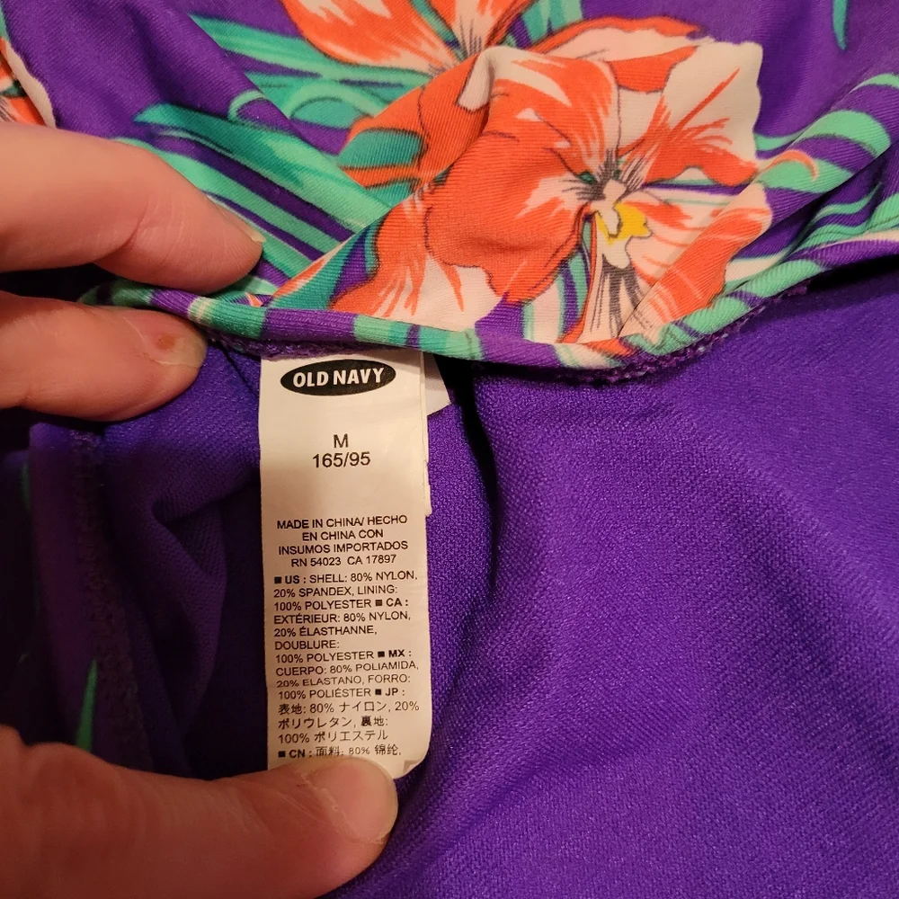 Old Navy size M tropical floral swimsuit, great condition - Picture 4 of 4